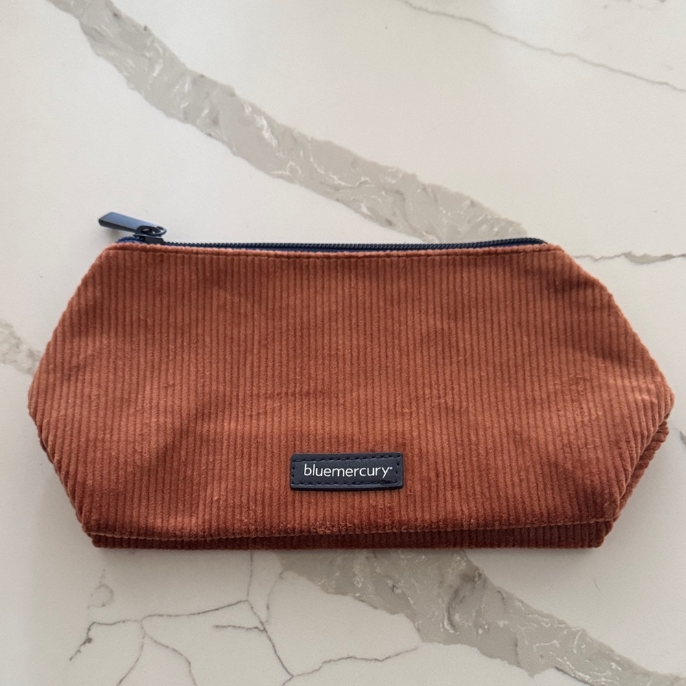 🌸5/$25🌸 BlueMercury makeup bag